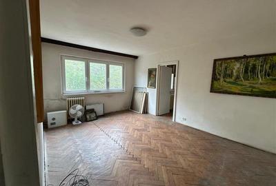 Apartament cu 3 camere semidecomandat în Moroasa 1