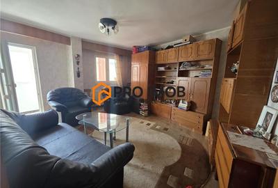 Apartament cu 3 camere decomandat, mobilat în Central