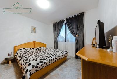 Casă individuală cu 6 camere cu Canalizare în Exterior Est - 6