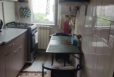 Apartament cu 3 camere semidecomandat în Central - 1