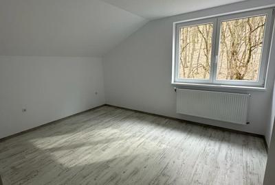 Casă cu 4 camere în Corunca