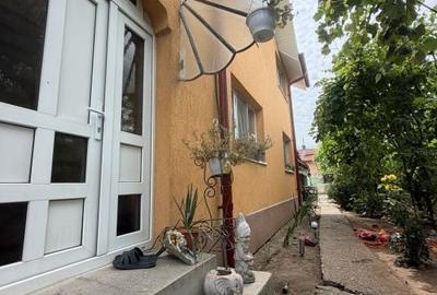 Casă cu 4 camere cu Teren 250 Mp în Podari