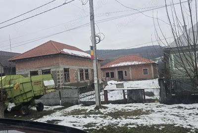 Casă cu Teren 1724 Mp în Central