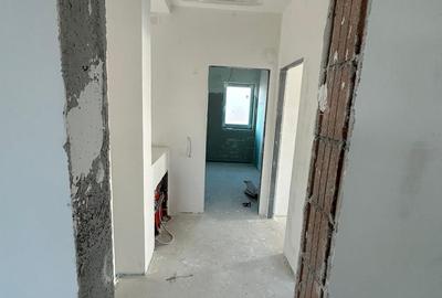 Casă cu 5 camere cu Teren 615 Mp în Dumbrăvița