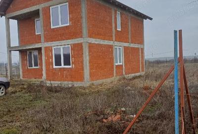 Casă cu Teren 8500 Mp în Leș - 4