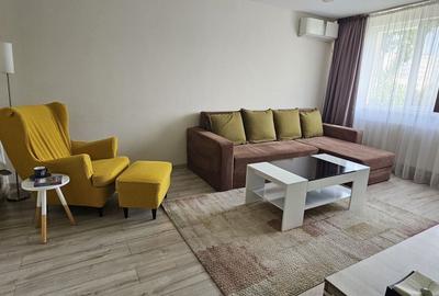 Apartament cu 3 camere decomandat, mobilat în Titan