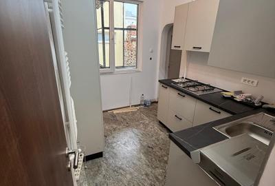Apartament cu 3 camere decomandat în Eroii Revoluției - 2