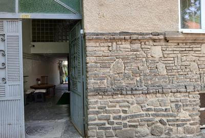 Casă cu 4 camere cu Teren 128 Mp în Central