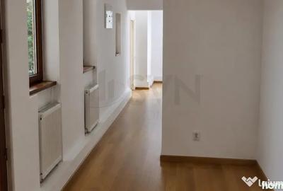 Apartament cu 5 camere semidecomandat în Calea Victoriei