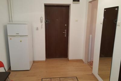Garsonieră decomandată în Gorjului