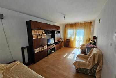 Apartament cu 3 camere decomandat, mobilat în Răcădău