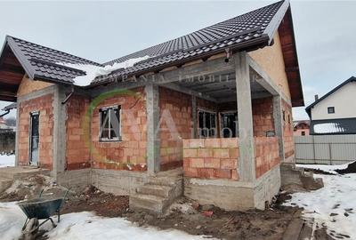 Casă cu 3 camere cu Teren 600 Mp în Sărata - 1