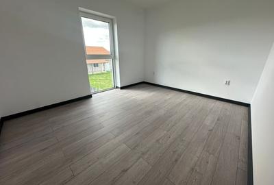 Duplex cu 4 camere cu Canalizare în Central - 3