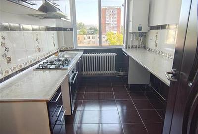 Apartament cu 2 camere semidecomandat în Podu Roș
