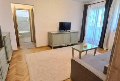 Apartament cu 2 camere semidecomandat, mobilat în P-ța Victoriei