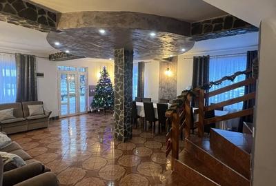 Casă cu 4 camere în Moieciu