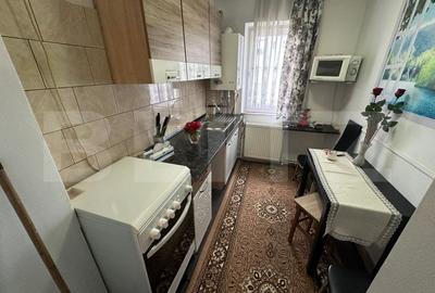 Apartament cu 2 camere semidecomandat, mobilat în Micro 15