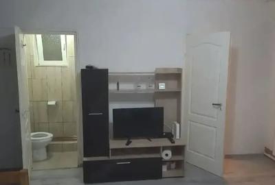 Garsonieră decomandată în Central