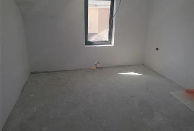 Casă cu Teren 200 Mp în Central