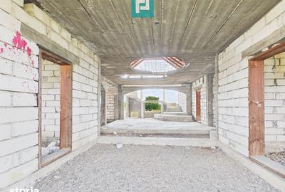 Casă cu 7 camere cu Teren 2151 Mp în Central