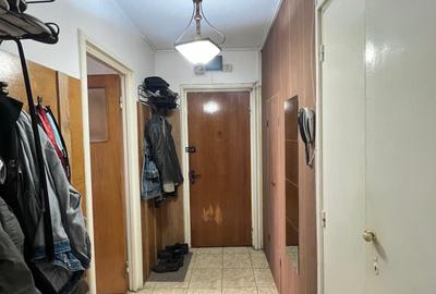 Apartament cu 3 camere în Tei
