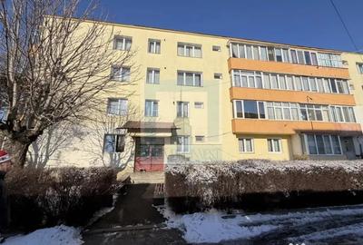 Apartament cu 3 camere semidecomandat în ISR
