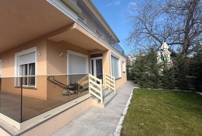 Casă individuală cu 7 camere cu Canalizare în Aradului
