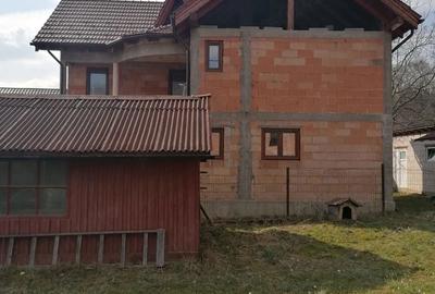 Casă cu Teren 380 Mp în Central