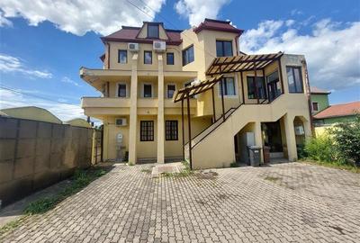 Casă individuală cu 18 camere cu Canalizare în Grădiște