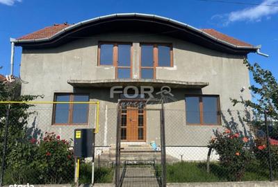 Casă cu 4 camere cu Teren 522 Mp în Sântandrei