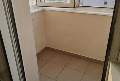 Apartament cu 4 camere decomandat în Micro 20 - 8