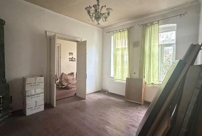 Casă cu 4 camere în Ultracentral