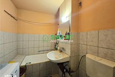 Apartament cu 3 camere decomandat în Pârneava