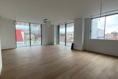 Apartament cu 5 camere decomandat în Floreasca