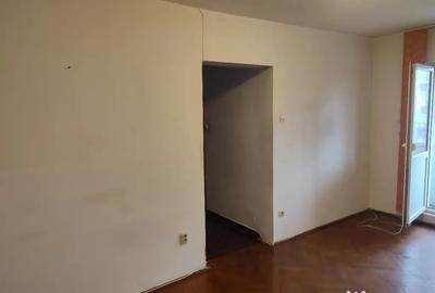 Apartament cu 4 camere semidecomandat în Moșilor