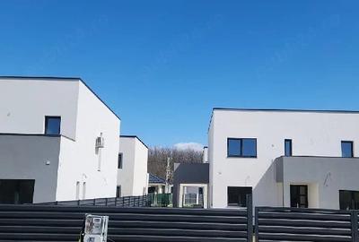 Casă cu 4 camere cu Teren 1500 Mp în Moșoaia