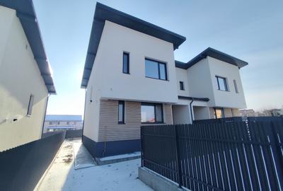 Duplex cu 4 camere cu Canalizare în Popas Păcurari - 1