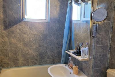Apartament cu 4 camere decomandat în Prundu