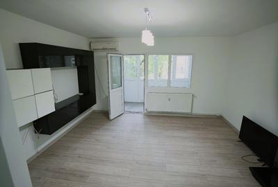 Apartament cu 3 camere decomandat în Drumul Taberei