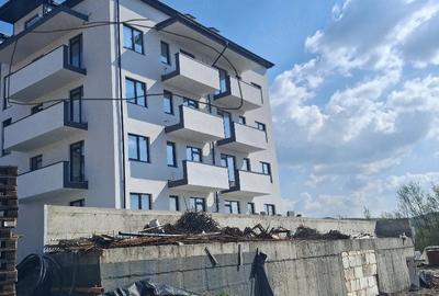 Apartament cu 3 camere decomandat în Central - 1