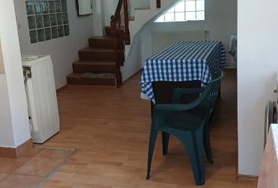 Casă individuală cu 3 camere cu Canalizare în Berceni