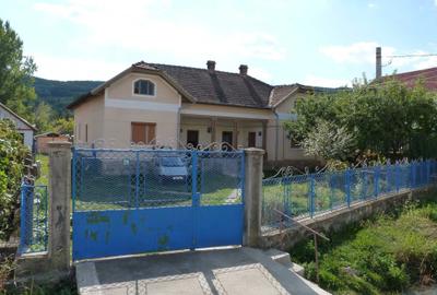 Casă cu 4 camere în Geoagiu-Băi