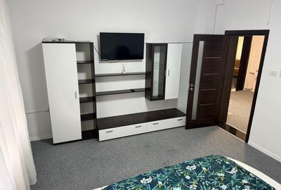 Apartament cu 4 camere decomandat în Exterior Vest