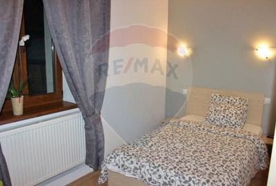 Hotel/Pensiune, de 906 mp, în P-ța Unirii - 20
