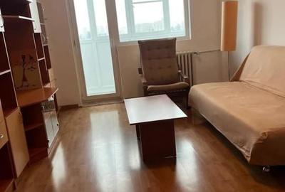 Apartament cu 3 camere decomandat, mobilat în Tei