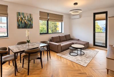 Apartament cu 3 camere decomandat în Faleza Nord