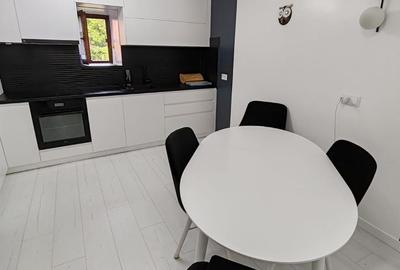 Casă cu 4 camere cu Teren 400 Mp în Central