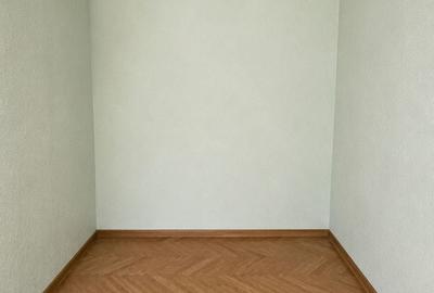 Apartament cu 3 camere semidecomandat în Km 4