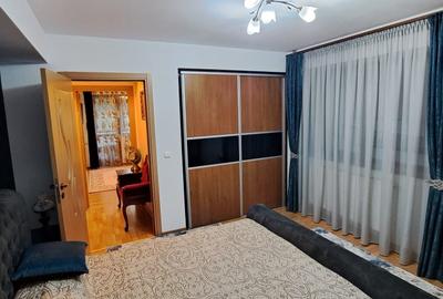 Apartament cu 3 camere decomandat în Letea