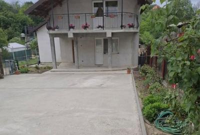Casă cu 4 camere în Războieni - 5
